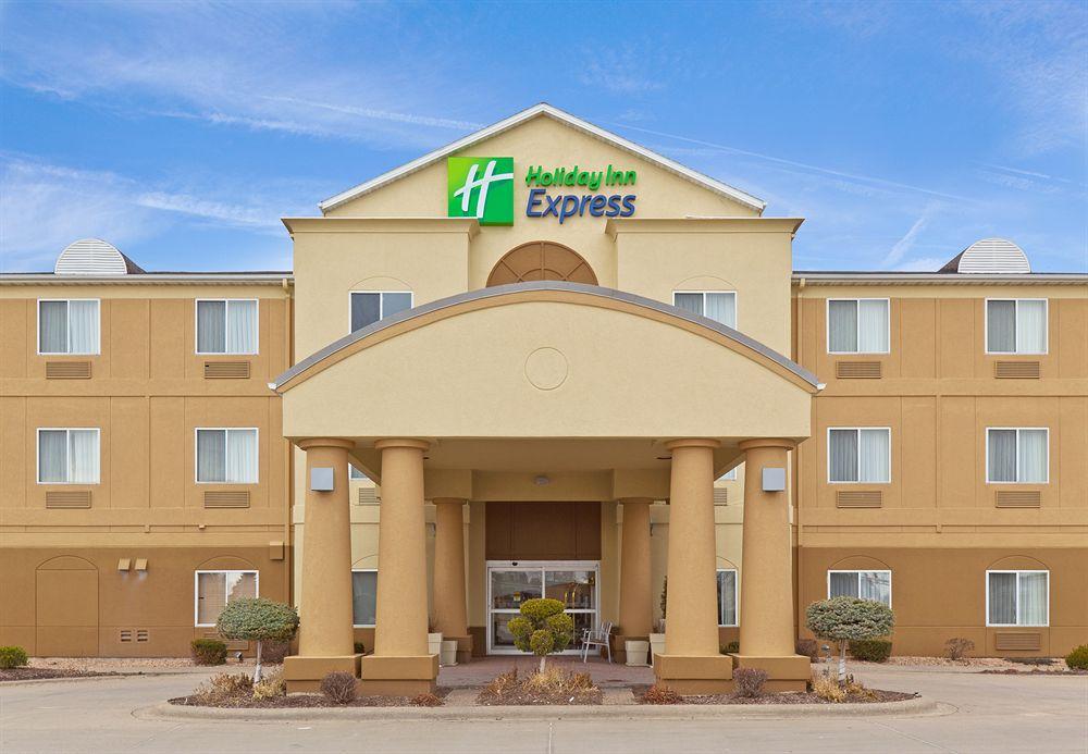 Holiday Inn Express Hotel & Suites Burlington By Ihg Exterior foto