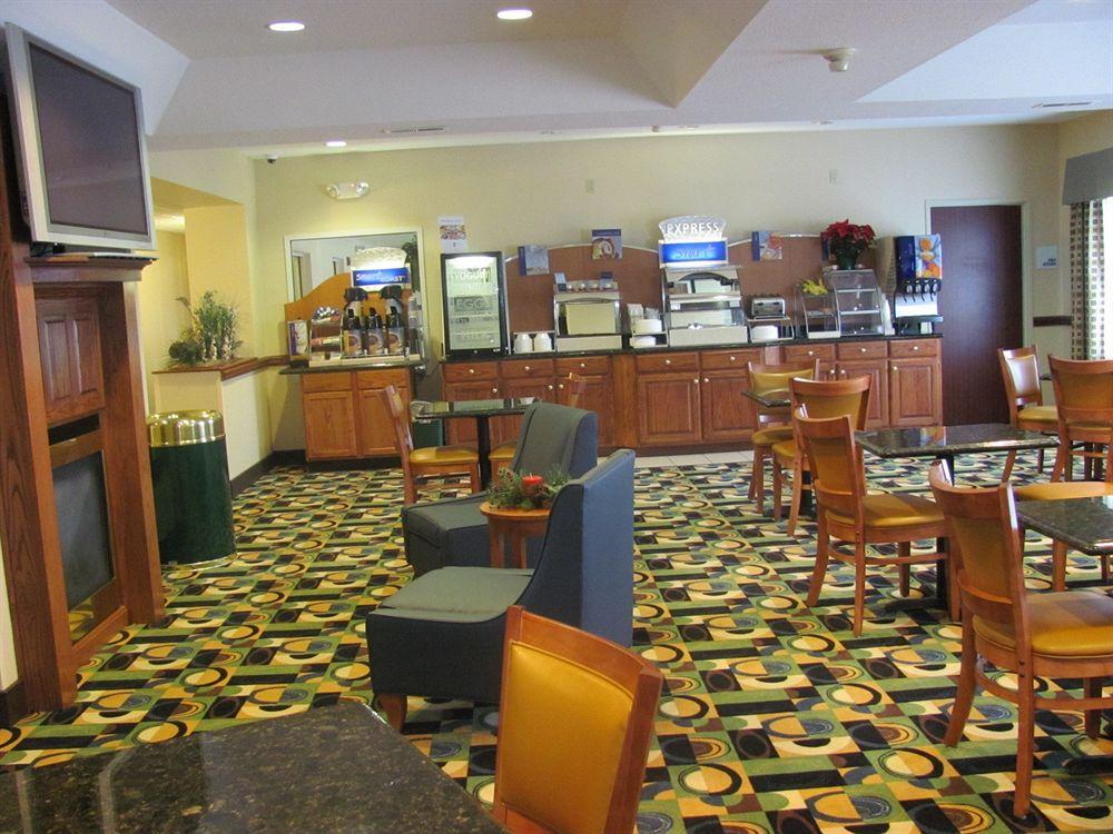 Holiday Inn Express Hotel & Suites Burlington By Ihg Exterior foto