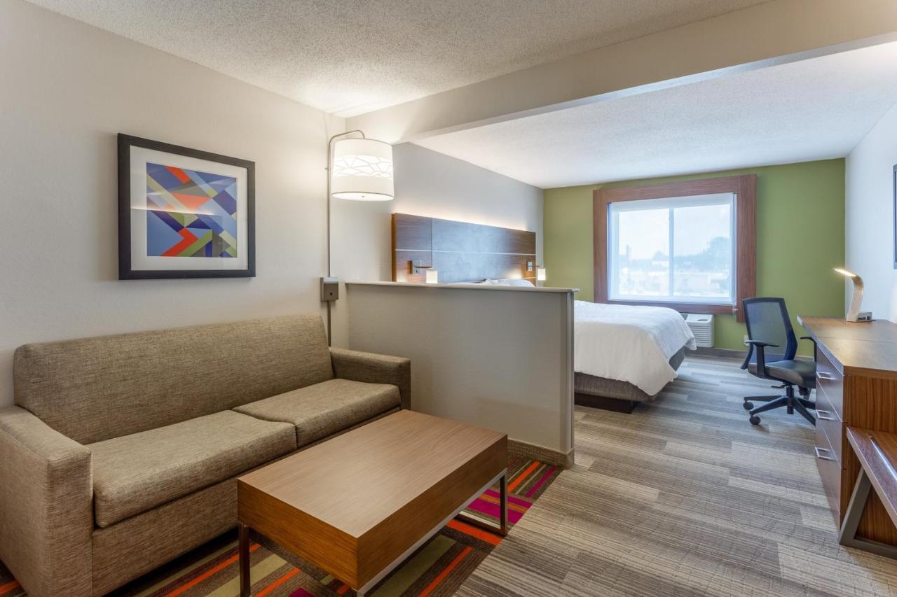 Holiday Inn Express Hotel & Suites Burlington By Ihg Exterior foto