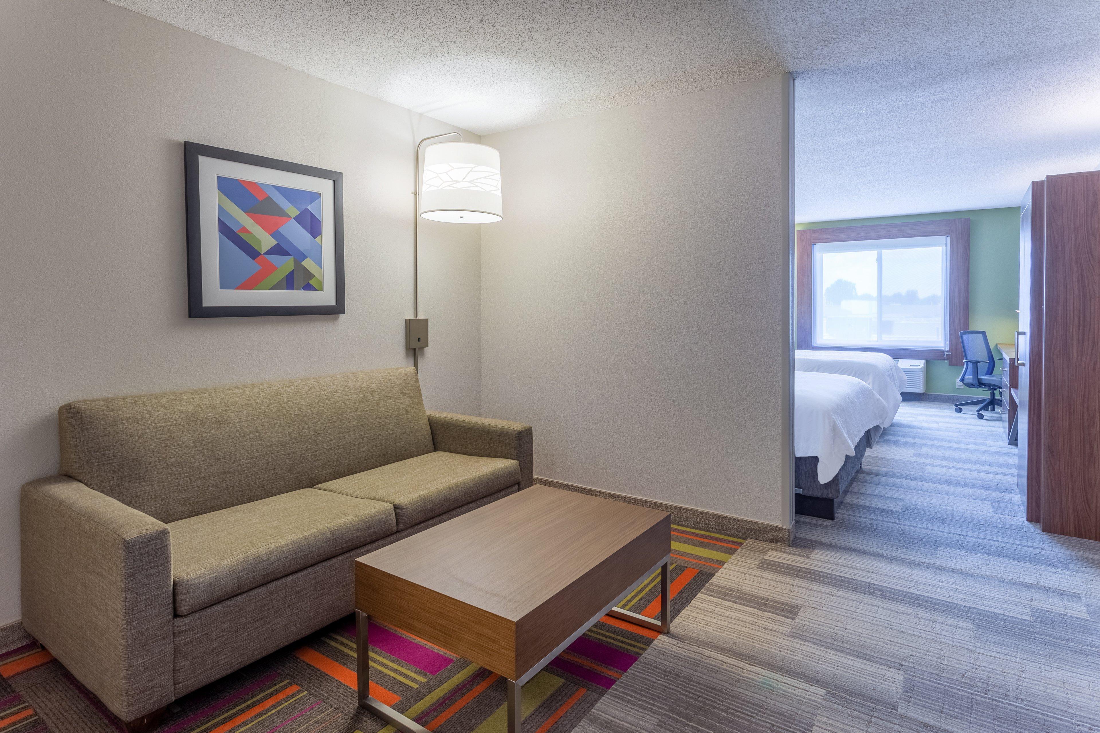Holiday Inn Express Hotel & Suites Burlington By Ihg Exterior foto