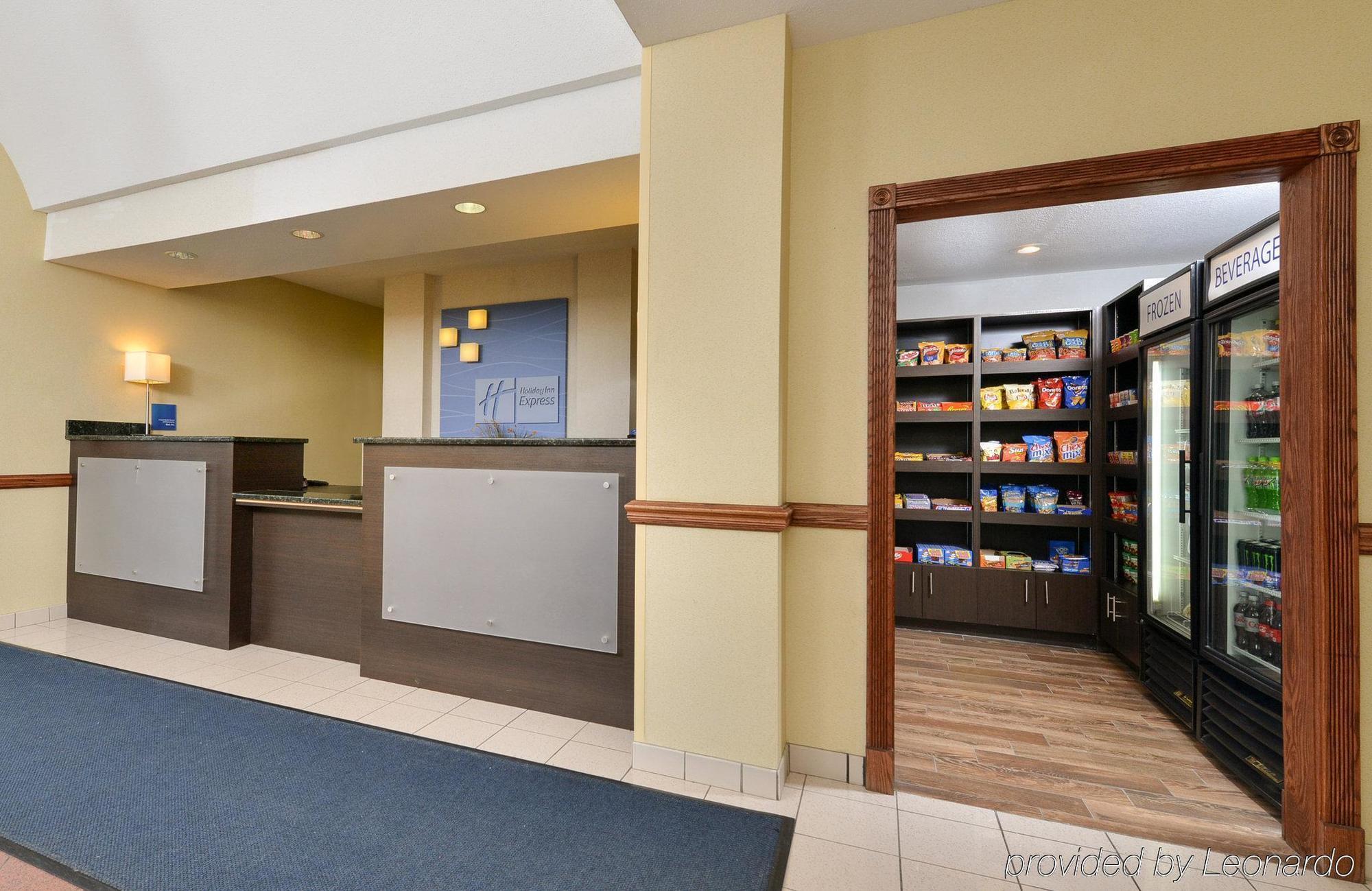 Holiday Inn Express Hotel & Suites Burlington By Ihg Exterior foto