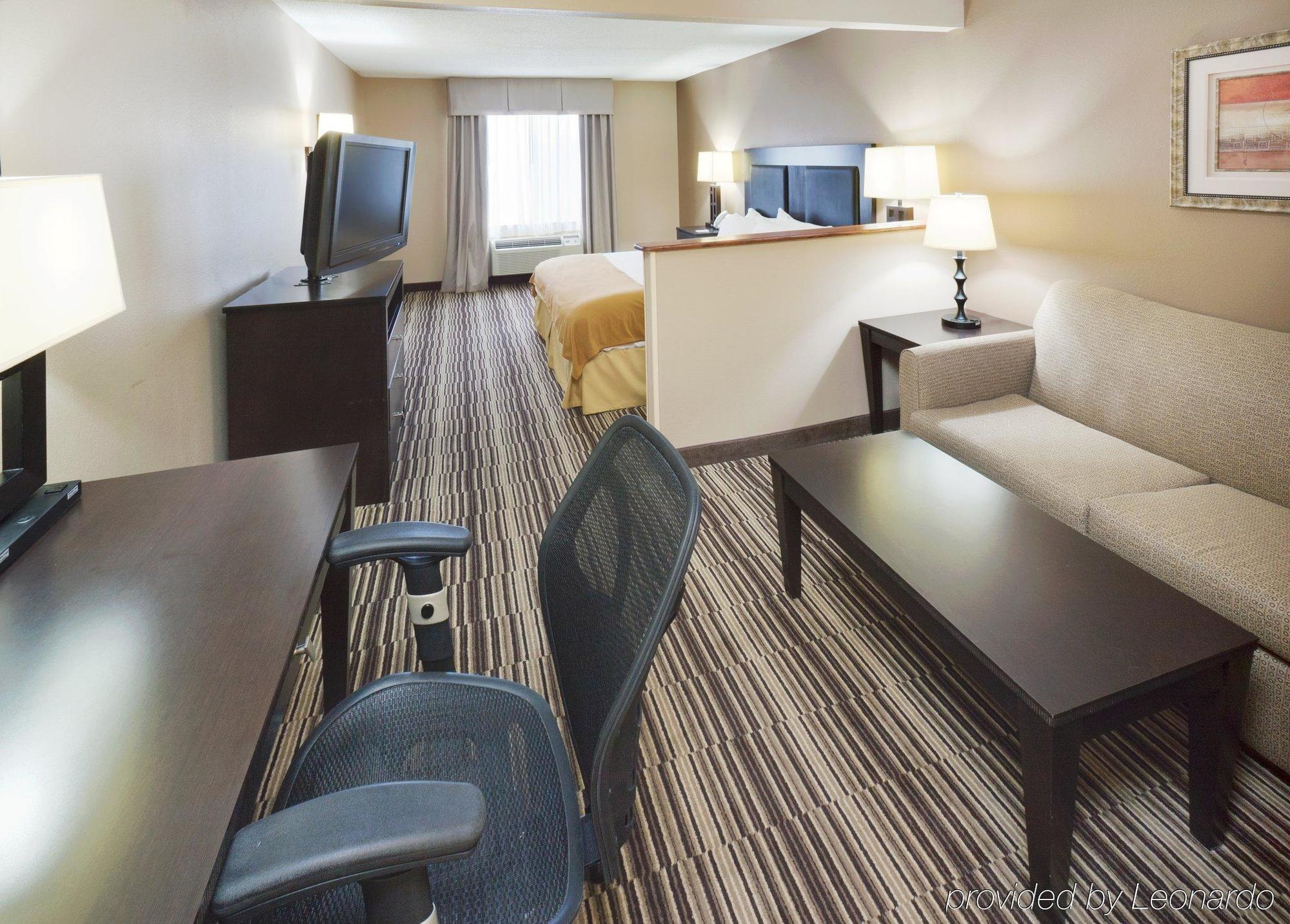 Holiday Inn Express Hotel & Suites Burlington By Ihg Quarto foto